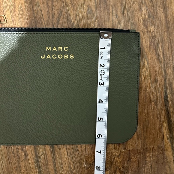 Marc Jacobs Olive Green Top Zip Clutch With Logo Clean Inside Like New - Picture 6 of 9